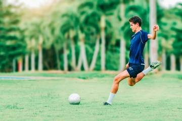 FIFA证实决赛红牌为乌龙，帕雷德斯未受罚但遭调查（配图示意）